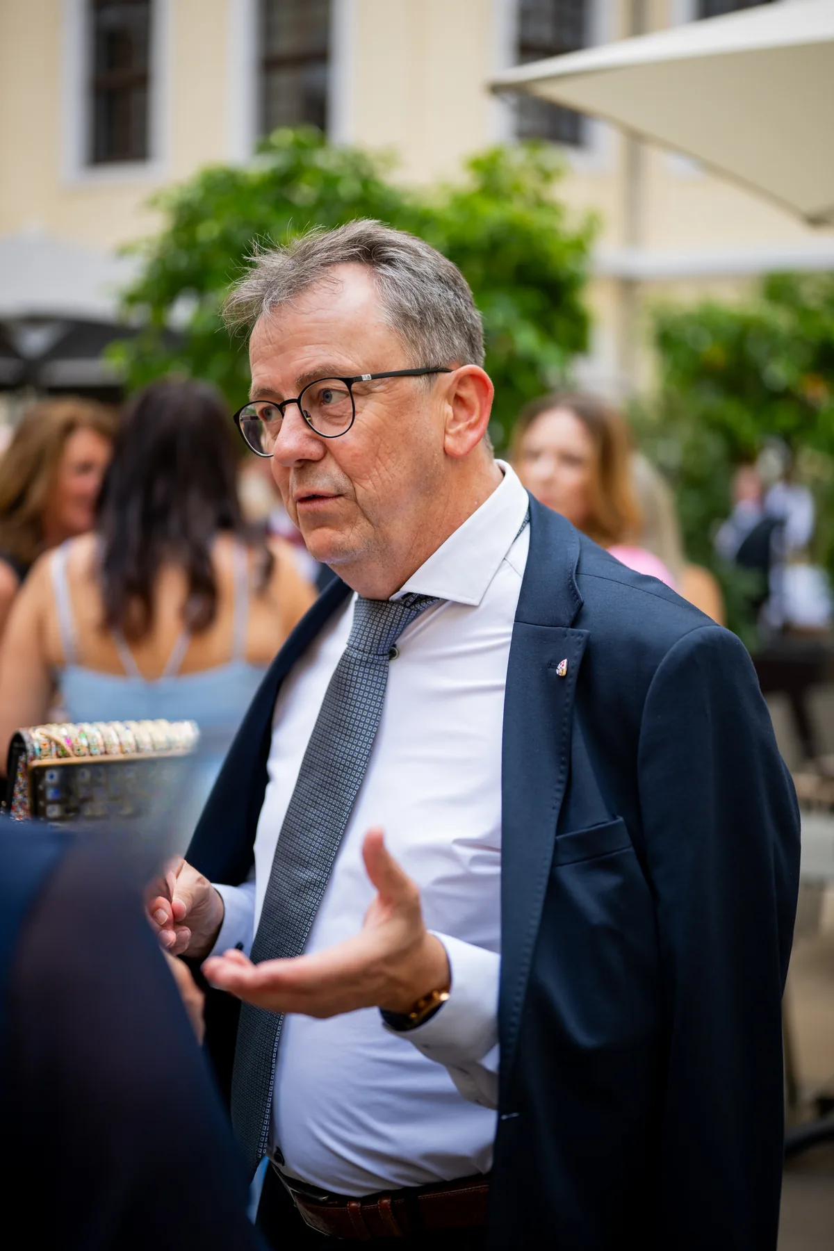 Wolfgang Frick im Gespräch beim Netzwerken